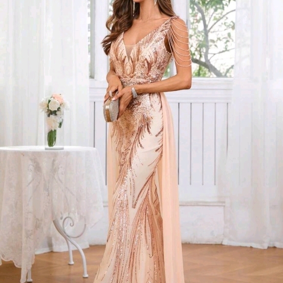 Eegant Champagne/ Gold Floral Wedding Dress - Picture 5 of 14